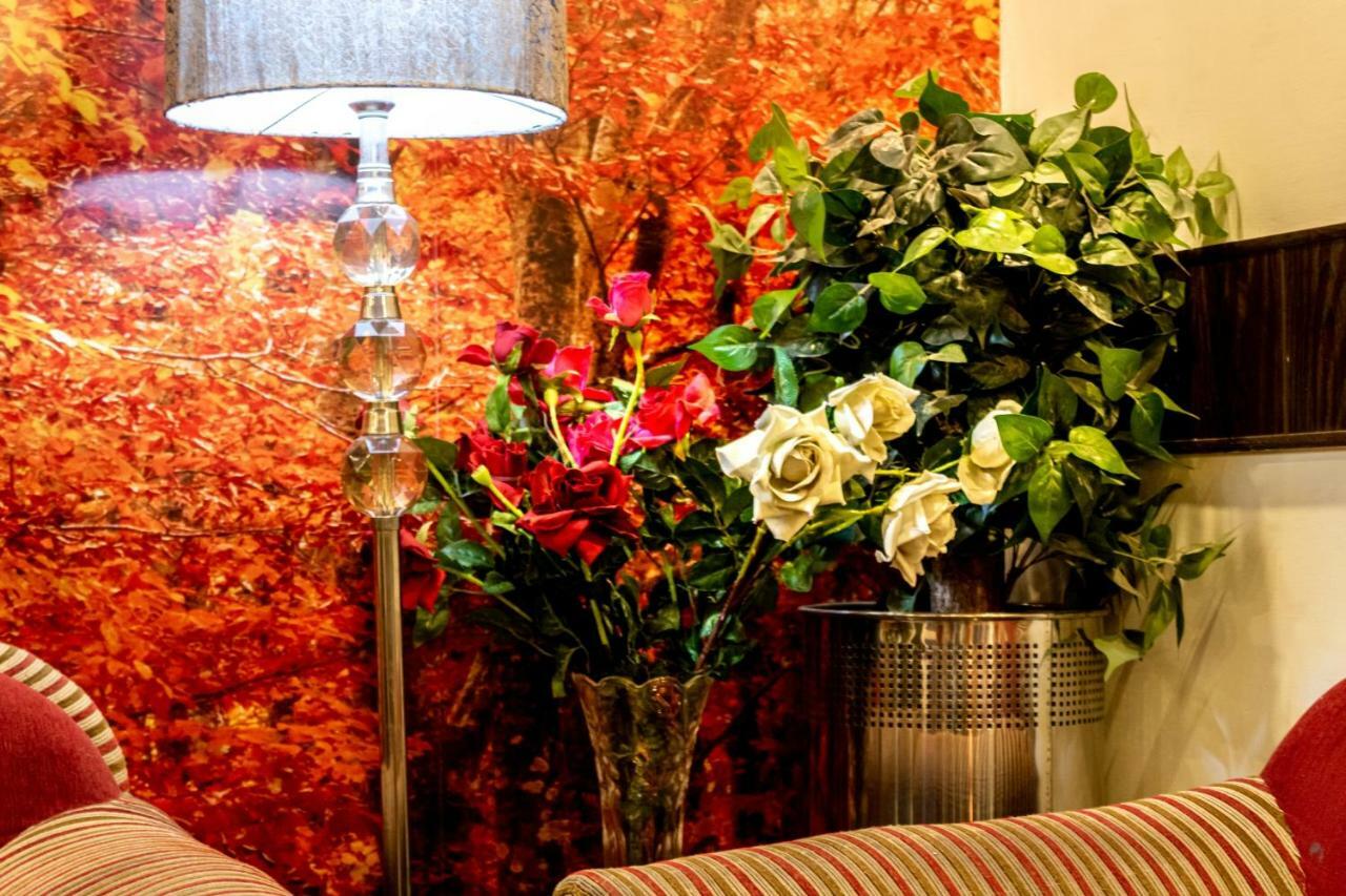 Rose Palace Hotel, Garden Town Lahore Esterno foto